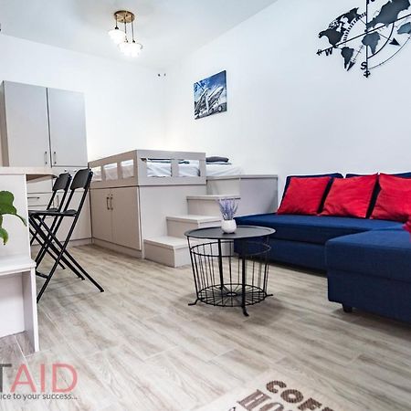 B17 Apartment - Hostaid Будапеща Екстериор снимка