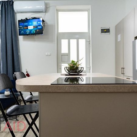 B17 Apartment - Hostaid Будапеща Екстериор снимка