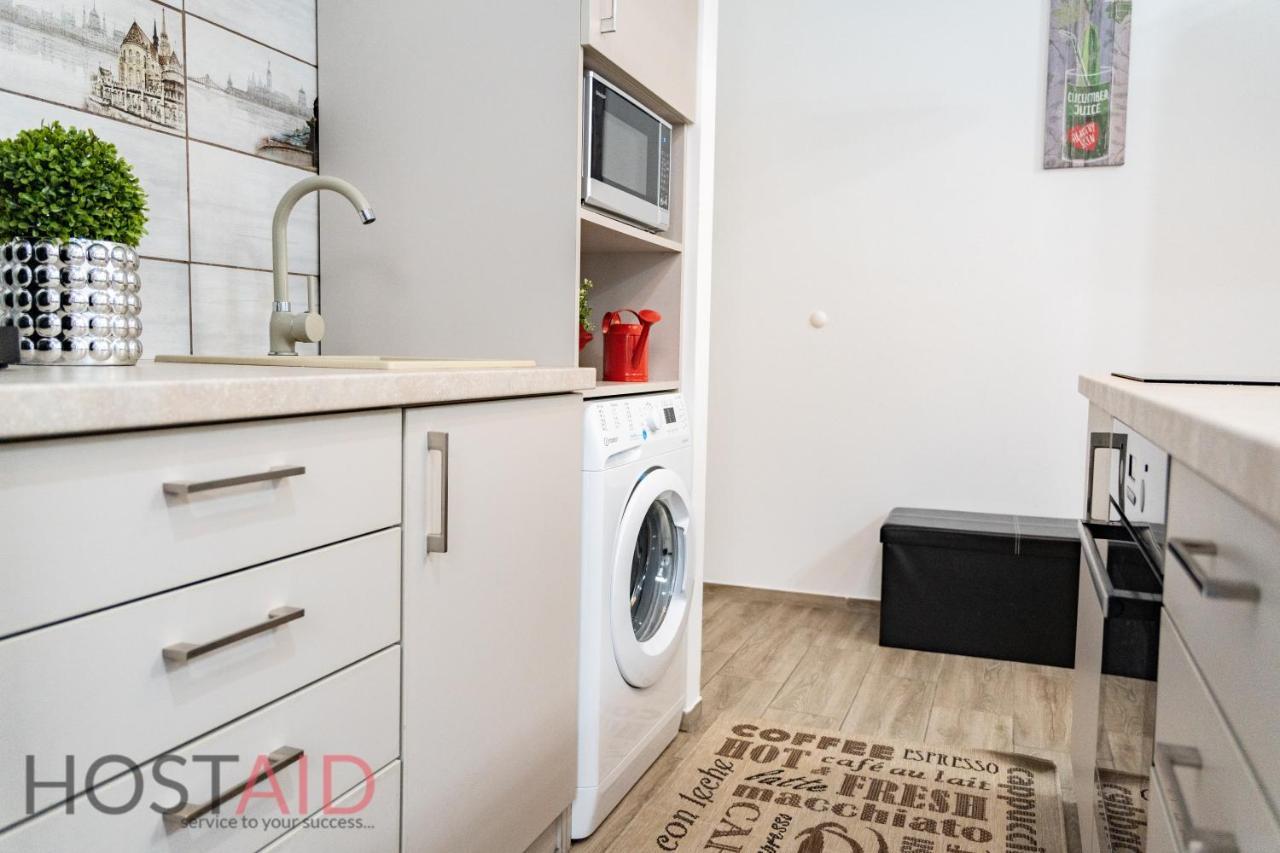 B17 Apartment - Hostaid Будапеща Екстериор снимка