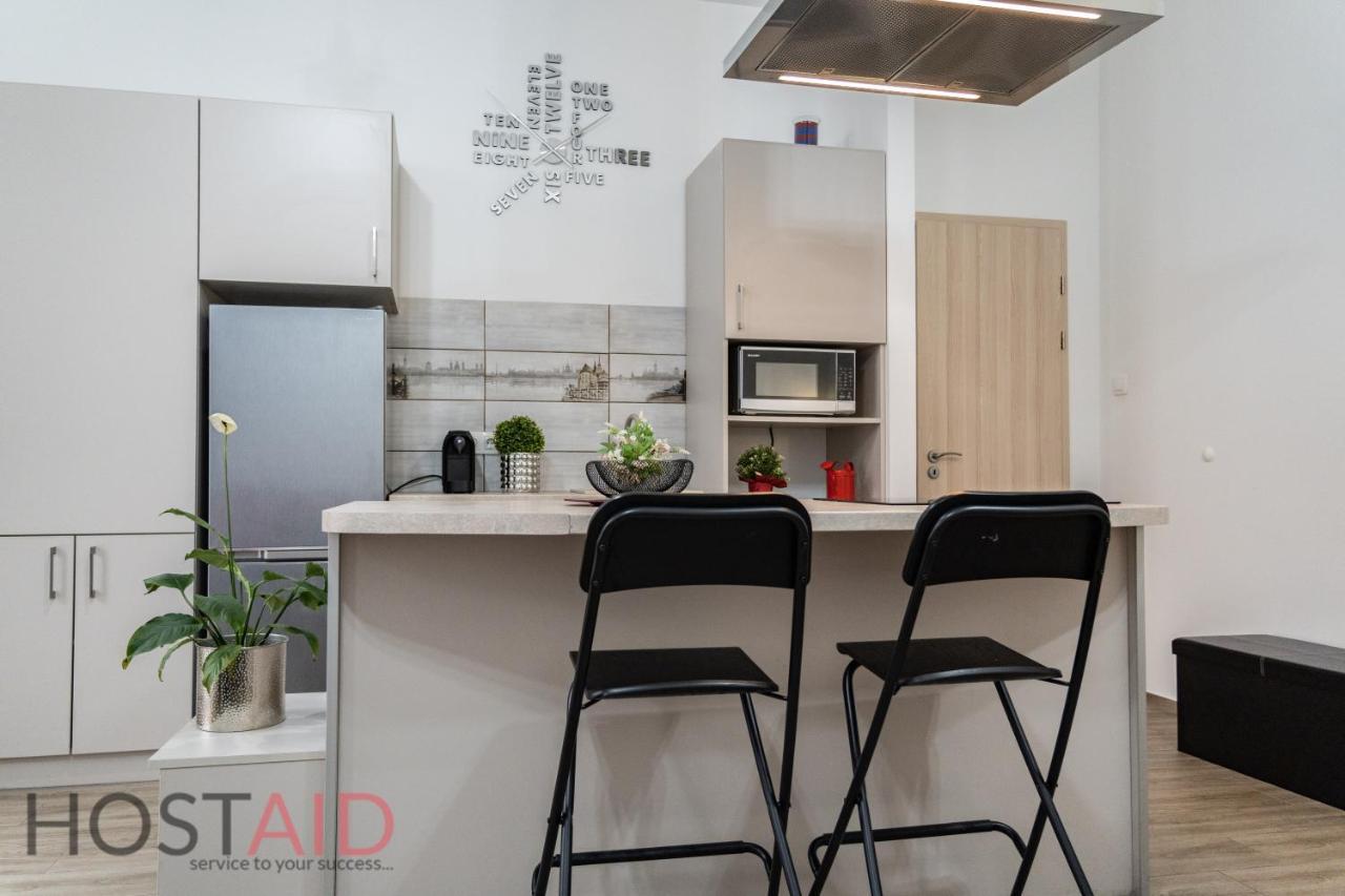 B17 Apartment - Hostaid Будапеща Екстериор снимка